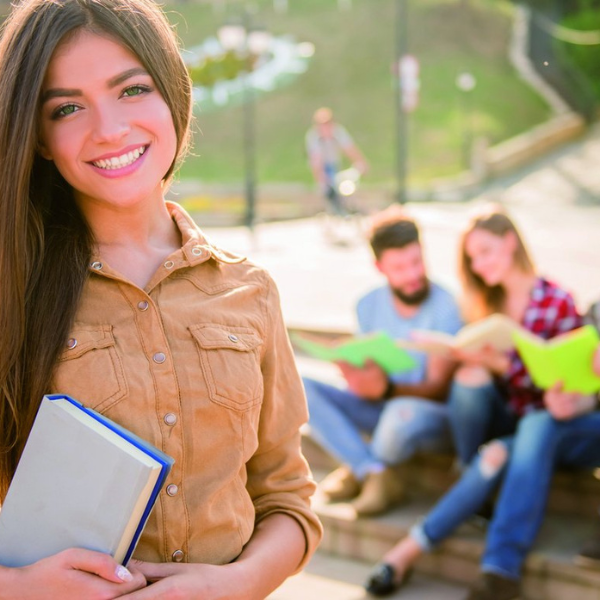 Schüler:innen an die Hochschule